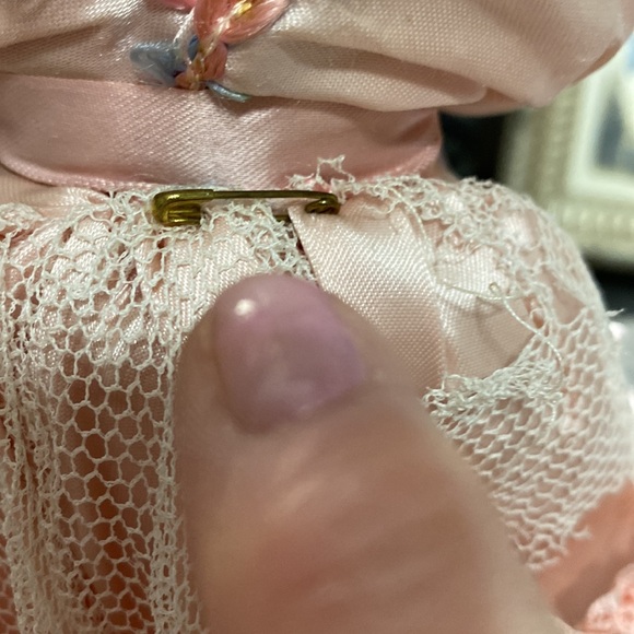 Gorgeous Vintage Southern Belle Doll On Stand! - Picture 6 of 14